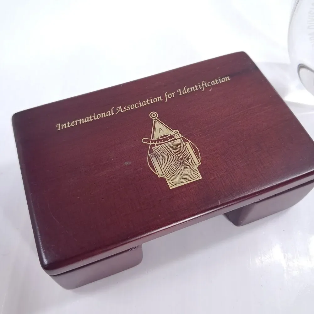 Unbranded international association
